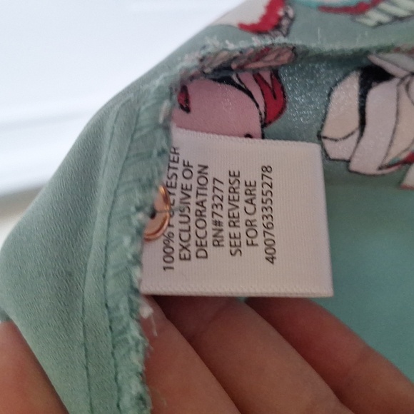 Candie's Dusty Green Floral Blouse Size Medium - Picture 3 of 11